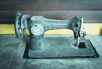 古董手缝纫机特写镜头缝纫机