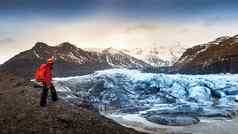专业摄影师相机三脚架冬天专业摄影师冰川冰岛