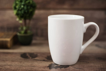 杯子模型咖啡杯模板咖啡杯子印刷设计模板白色杯子模型书花木背景空白杯子模型风格股票产品图像
