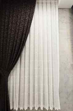 漂亮的挂长窗帘窗口房间关闭堆窗帘奢侈品窗帘首页装饰棕色（的）面板白色花边布料