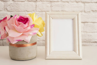 框架模型白色框架模拟奶油图片框架花瓶粉红色的玫瑰产品框架模型墙艺术显示模板砖墙