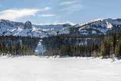 视图双胞胎湖泊冻冬天庞大的岩石后台支持