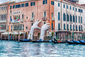风景优美的不朽的雕塑大运河威尼斯意大利