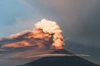 火山喷发俱乐部烟灰大气