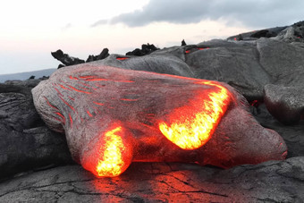 倒熔岩坡火山火山火山<strong>喷发岩浆</strong>