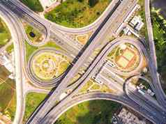 前视图路高速公路空中拍摄高速公路国际米兰