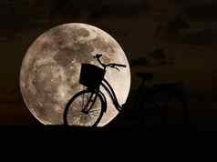 轮廓自行车超级月亮完整的月亮