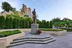 纪念碑盖达尔阿利耶夫背景墙观赏阿塞拜疆地毯