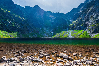 美丽的风景如画的湖塔特拉山山cherny关节