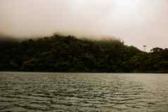 杜马格特黑人菲律宾2月山湖泊双胞胎