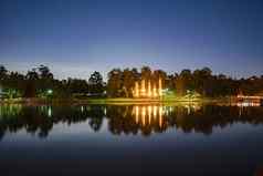 美丽的湖斯普林菲尔德湖泊黄昏
