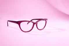 粉红色的眼镜