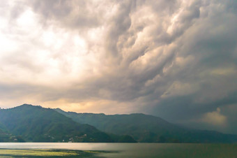 照片<strong>云</strong>湖山反射博卡拉湖加德满都尼泊尔提前肖像景观宽屏幕古董电影自然自由生动的能源环境概念