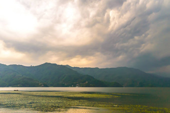 照片云湖山反射博卡拉湖加德满都尼泊尔提前肖像景观宽屏幕古董电影自然自由生动的能源环境概念
