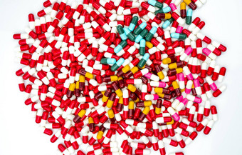 色彩斑斓的抗生素胶囊药片孤立的白色背景复制空间药物电阻概念抗生素药物合理的全球医疗保健概念制药行业药店背景