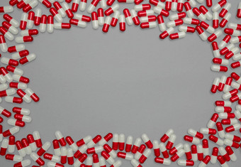 红色的白色抗生素胶囊药片灰色背景复制空间药物电阻抗生素药物合理的健康政策预算制药行业胶囊矩形框架