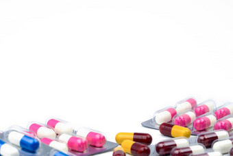 色彩斑斓的抗生素胶囊药片白色背景药物电阻复制空间制药行业药店背景