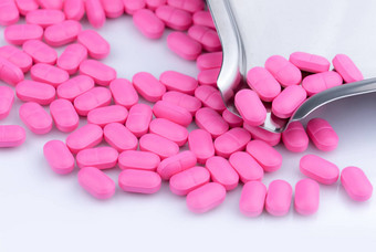 桩粉红色的平板电脑药丸白色背景不锈钢钢药物托盘norfloxacin治疗膀胱炎抗生素药物电阻抗菌药物合理的概念