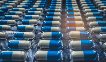 蓝色的白色胶囊药丸泡包安排美丽的模式全球医疗保健概念抗生素药物电阻抗菌胶囊药片制药行业