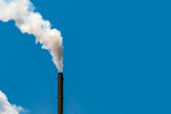 空气污染工厂烟烟囱工业管清晰的蓝色的天空温室效果全球气候变暖问题概念坏空气质量空气<strong>污染物</strong>发射因素