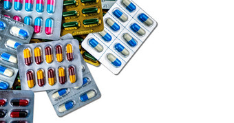 色彩斑斓的抗生素胶囊药片泡包孤立的白色背景空间医学感染疾病抗生素药物合理的药物电阻医疗保健概念