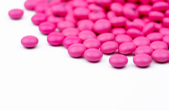 特写镜头桩粉红色的轮糖涂层平板电脑药片孤立的白色背景复制空间阿米替林医学治疗抗焦虑抗抑郁药偏头痛头疼预防