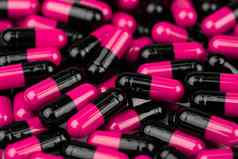 桩pink-black胶囊药片抗生素电阻药物合理的全球医疗保健概念抗生素药物电阻抗菌胶囊药片制药行业