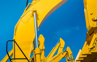 黄色的反铲液压活塞<strong>手臂</strong>清晰的蓝色的天空重机挖掘建设网站液压<strong>机械</strong>巨大的推土机重行业