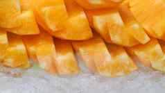 橙色黄色的菠萝切片压碎冰热带水果健康的零食菠萝蛋白酶酶提取菠萝源自然酶帮助消化蛋白质街食物泰国