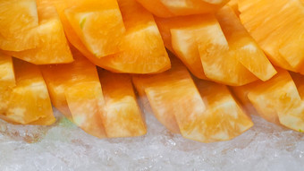 橙色黄色的<strong>菠萝</strong>切片压碎冰热带水果健康的零食<strong>菠萝</strong>蛋白酶酶提取<strong>菠萝</strong>源自然酶帮助消化蛋白质街食物泰国