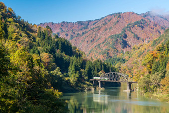 福岛黑色的桥tadami河日本