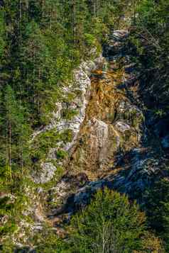 溪流动岩石山小瀑布