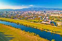 萨瓦河萨格勒布城市景观空中视图