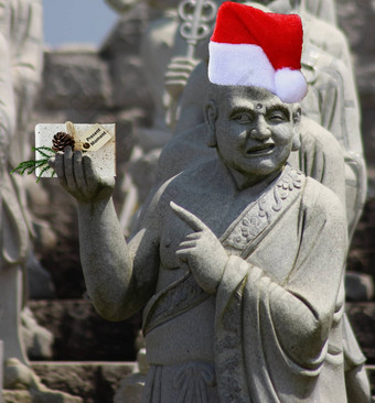 圣诞节佛教和尚雕像指出礼物现在时刻穿圣诞老人老人他