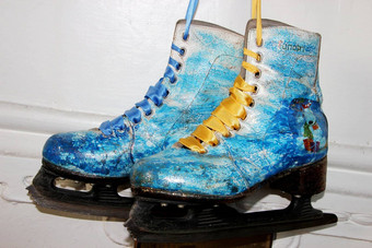 溜冰鞋画冬天主题