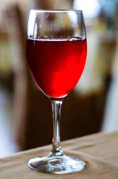 玻璃色彩斑斓的新鲜的红色的蔓越莓汁特写镜头餐厅