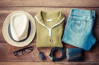 旅行配件衬衫牛仔裤帽子腰带钱包眼镜车键准备好了旅行