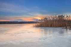 冬天景观景观日落晚上冰河