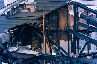 损坏的公寓建筑燃烧火德州美国