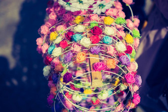 色彩斑斓的冠出售使假的花