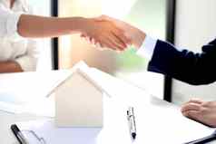 业务人签署合同使交易真正的房地产