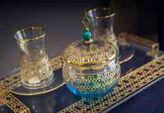 空真实的土耳其茶玻璃杯