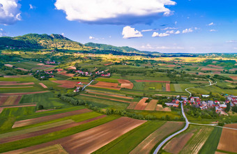 卡尔尼克山绿色景观村空中视图