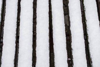 白色雪街板凳上冬天