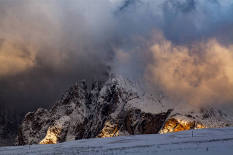 雪早期冬天景观阿尔卑斯Siusi<strong>白云石</strong>山脉斜体字