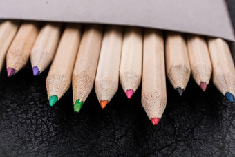 彩色的铅笔有创意的的想法概念画油漆
