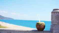 椰子水喝热带海滩