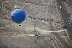 模糊热空气气球飞行路电动机运输