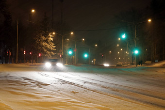 雪冬天路汽车开车巷道雪风暴