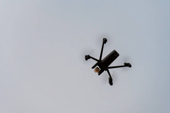 无人机又名无人驾驶的机载车辆采取空中图片